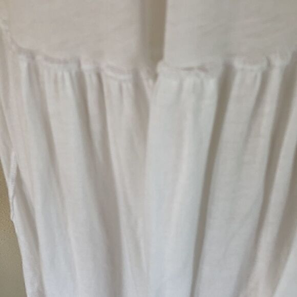 We The Free white raw edge loose top XS runs Big - Picture 5 of 16
